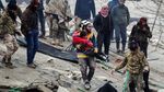 Haru Evakuasi Anak-anak dari Reruntuhan Gempa Turki-Suriah