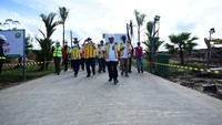 Sedangkan dalam tinjauan di Rumah Susun (Rusun) Pekerja, Menteri Basuki meminta untuk setiap unit rusun ditempati maksimal 8 pekerja, sehingga kamar lebih lega. Foto: Dok. Kementerian PUPR