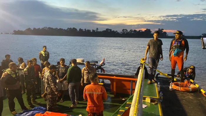 Proses pencarian ABK yang tenggelam di Sungai Batanghari