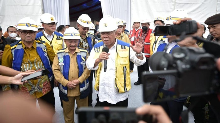 Ruas Terakhir Tol Trans Jawa Mulai Dibangun Kementerian PUPR memulai pembangunan ruas Jalan Tol Probolinggo-Banyuwangi tahap I Probolinggo hingga Besuki sepanjang 49,68 km.