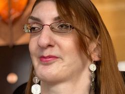 Perempuan Terpendek dan Tertinggi di Dunia Ketemu, Langsung Akrab