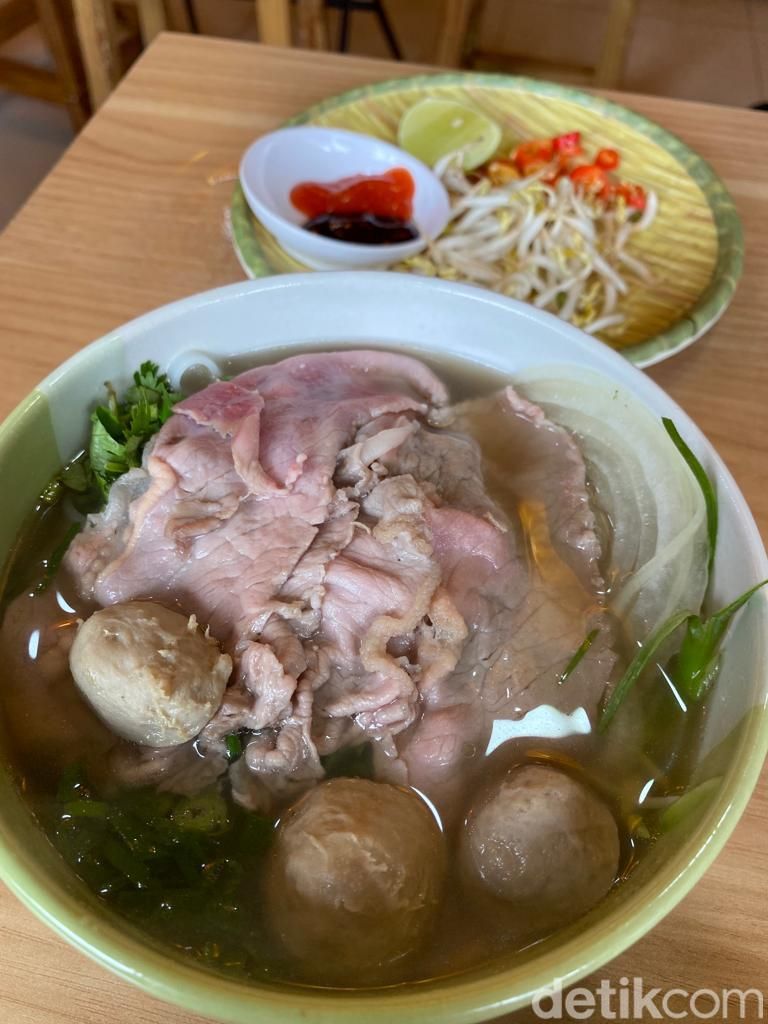 Saigon Street Food : Segarnya Pho Sukiyaki hingga Banh Mi Bo Autentik Vietnam