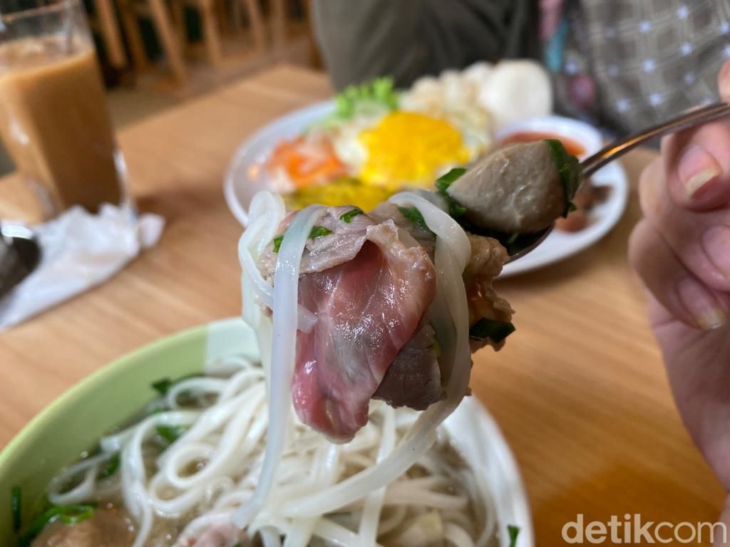 Saigon Street Food : Segarnya Pho Sukiyaki hingga Banh Mi Bo Autentik Vietnam