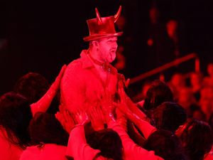 Sam Smith dan Kim Petras Merah Merona di Grammy Awards 2023