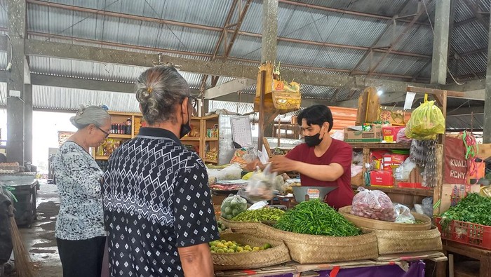 Suasana Pasar Anyar Singaraja, Buleleng, senin (6/2/2023). (Made Wijaya Kusuma)