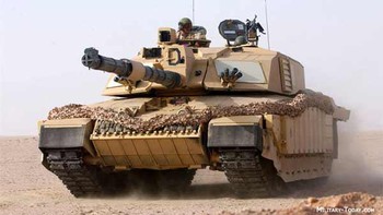 Challenger 2 Inggris: Challenger 2 dikenal mumpuni dengan armor pelindung Chobham terbaru dan merupakan salah satu tank paling terlindungi di dunia. Ia punya tingkat perlindungan sangat tinggi terhadap senjata api langsung. Tank Inggris ini dipersenjatai senapan 120 mm yang sangat akurat. Kisaran sasaran maksimumnya lebih dari 5 km. Saat ini Challenger memegang rekor penembakan tank terjauh. Mesin Challenger 2 kurang bertenaga dibandingkan rival Baratnya, juga tidak secepat MBT lainnya. Namun tank ini terkenal akan kehandalan mekanisnya.Foto: Military today
