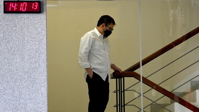 Dito Mahendra diperiksa KPK selama 5 jam terkait kasus dugaan TPPU yang menjerat mantan Sekretaris MA Nurhadi, Senin (6/1). Dia pun bergegas meninggalkan KPK.