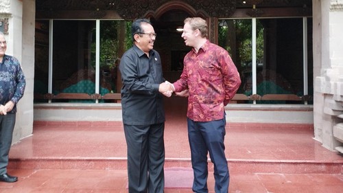 Wakil Gubernur Bali, Tjokorda Oka Artha Ardhana Sukawati atau Cok Ace saat menyambut Wakil Dubes Inggris, Matt Downing di Kantor Gubernur, Senin (6/2/2023).