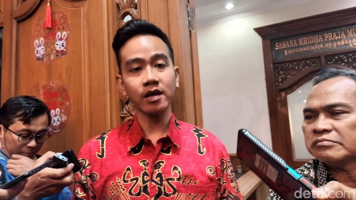 Wali Kota Solo Gibran Rakabuming Raka di Balai Kota Solo, Senin (6/2/2023).