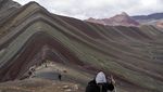 Warna-warni Cantik Gunung Pelangi di Peru