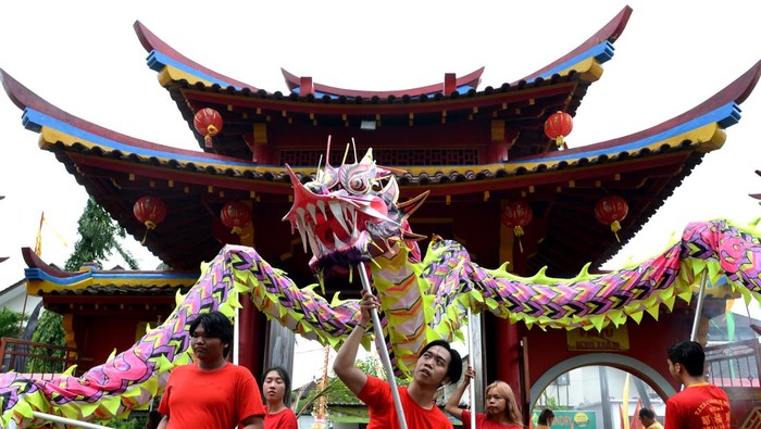 Perayaan Cap Go Meh digelar di sejumlah daerah di Indonesia pada Minggu (5/2/2023) malam. Ini warna-warni Cap Go Meh di berbagai daerah.