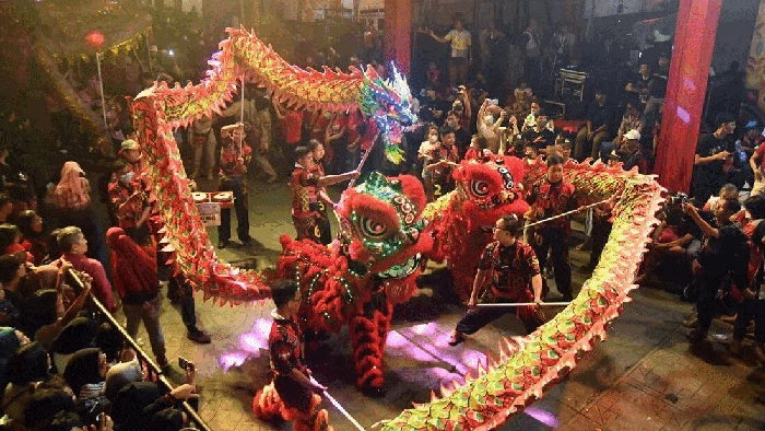 Perayaan Cap Go Meh digelar di sejumlah daerah di Indonesia pada Minggu (5/2/2023) malam. Ini warna-warni Cap Go Meh di berbagai daerah.