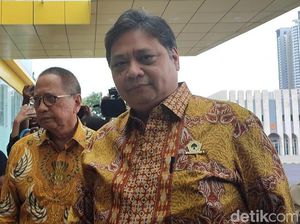 Momen Menko Perekonomian Airlangga Joget Tipis di Konser BLACKPINK
