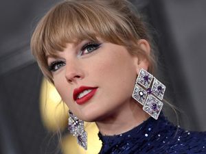 Taylor Swift Makan Malam Bareng Sophie Turner, Ngobrolin Apa Tuh?