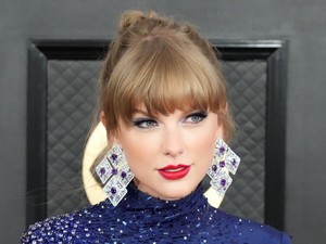 Anting Taylor Swift di Grammys Kirim Pesan Rahasia? Harganya Bikin Melongo