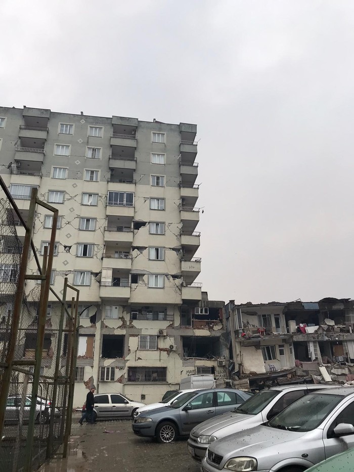 Apartemen yang ditempati pelajar Indonesia ambruk (Hammam Ishthifaulloh, Ketua Perhimpunan Pelajar Indonesia (PPI) Kahramanmaraş) Apartemen yang ditempati pelajar Indonesia ambruk (Hammam Ishthifaulloh, Ketua Perhimpunan Pelajar Indonesia (PPI) Kahramanmaraş)