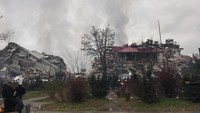 Hammam pun mengantarkan temannya yang menderita luka itu ke rumah sakit setelah menunggu mobil ambulans 1 jam lamanya. Tak tahan di rumah sakit karena melihat begitu banyak darah, Hammam dan temannya memutuskan untuk kembali. (Foto: Hammam Ishthifaulloh, Ketua Perhimpunan Pelajar Indonesia (PPI) Kahramanmaraş)