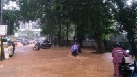 Warga Cari Jalan Lain Buntut Terjebak Banjir di Fatmawati-TB Simatupang