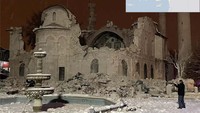 Masjid Yeni sebelum gempa (atas) dan sesudah gempa (bawah). Bangunan bersejarah di Malatya itu juga rusak akibat gempa di Turki.