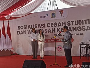 BKKBN Kukuhkan Istri Baim Wong dan Asri Welas Jadi Duta Bunda Anak Stunting