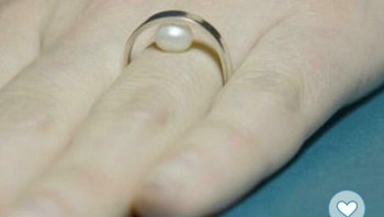 Cincin permata terbalik. Foto: Reddit via Boredpanda