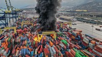 Gempa yang terjadi sekitar pukul 04.17 waktu setempat mengguncang pelabuhan di Turki hingga membuat ratusan kontainer terbalik dan berantakan.  