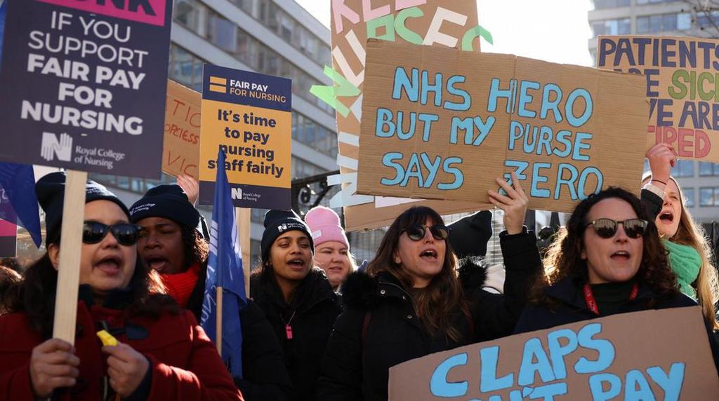 Tuntut Naik Gaji, Puluhan Ribu Pekerja Kesehatan Inggris Mogok Massal