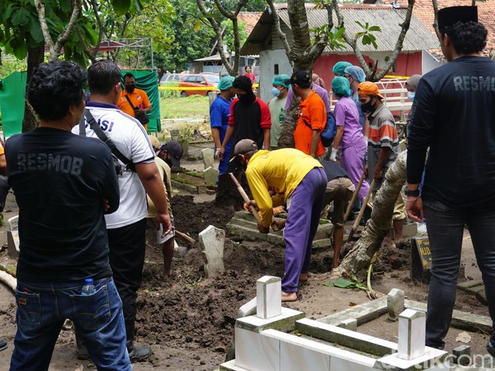 Ekshumasi makam Taruna Politeknik Pelayaran Surabaya