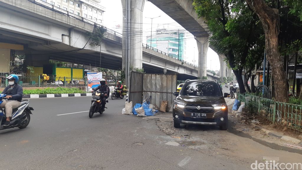 Galian di Jl Kuningan Barat, Jaksel, 7 Februari 2023. (Danu Damarjati/detikcom)