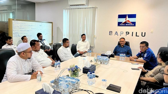 Guruh Tirta Lunggana dkk bertemu Bappilu Demokrat (dok. Istimewa).