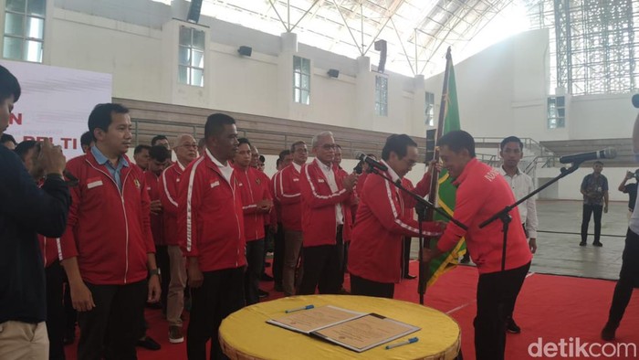 Jamaluddin Jompa yang merupakan Rektor Universitas Hasanuddin dilantik sebagai Ketua Umum PELTI Sulsel.