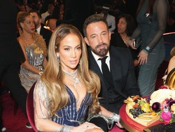 Foto: Momen Viral Ben Affleck di Grammys 2023, Ekspresi Wajah Jadi Meme