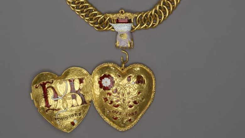 Kalung liontin kuno Kalung liontin kuno