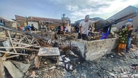 Saat kejadian warga berlarian guna menyelamatkan diri. Pasalnya pada saat kejadian angin sangat besar yang mengakibatkan api cepat merembet ke rumah lainnya (Foto: Yuga Hassani/detikJabar).