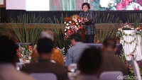 Menteri LHK Siti Nurbaya Bakar menyampaikan sambutannya.