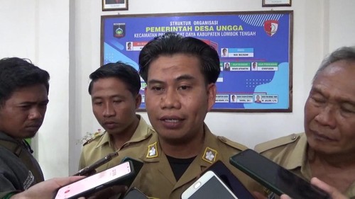 Kepala Desa Ungga, Suasto Hadiputro Armin, di Kecamatan Praya Barat Daya, Kabupaten Lombok Tengah, Selasa (7/2/2023). Suasto diduga meminta foto bugil warganya.