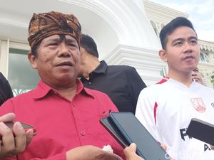 Kronologi PBB Solo Naik Ugal-ugalan, Diprotes Warga-Ditunda Gibran