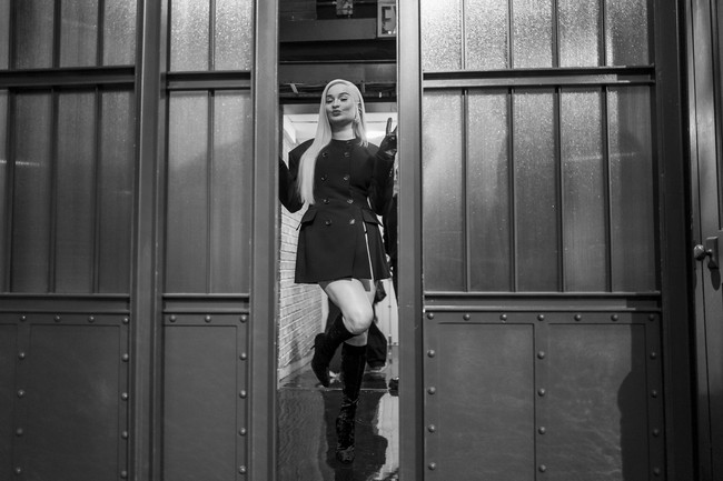 Berasal dari Jerman, Kim Petras terlahir sebagai laki-laki 29 tahun lalu. Ia lalu menjalani operasi transseksual saat berusia 16 tahun. (Foto: Lloyd Bishop/NBC via Getty Images)