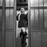 Berasal dari Jerman, Kim Petras terlahir sebagai laki-laki 29 tahun lalu. Ia lalu menjalani operasi transseksual saat berusia 16 tahun. (Foto: Lloyd Bishop/NBC via Getty Images)