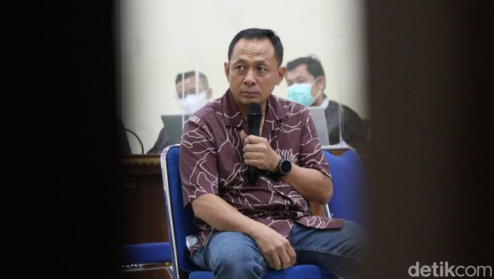 Kombes Joko Sumarno saat menjadi saksi dalam sidang kasus suap eks Rektor Unila Karomani.