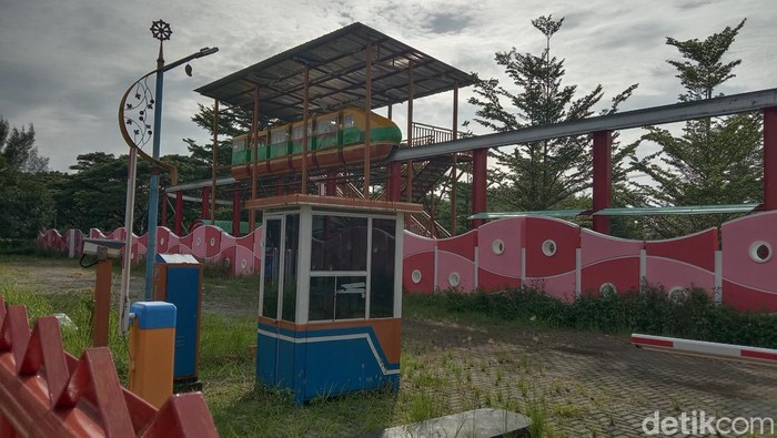 Kondisi komplek wisata Bojongsari, Indramayu