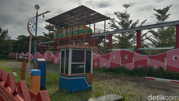Kondisi komplek wisata Bojongsari, Indramayu
