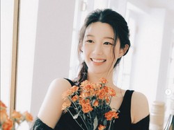 7 Foto Lee Da In, Calon Istri Lee Seung Gi yang Disorot Pakai Baju Seksi