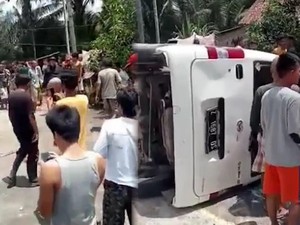 Viral 5 Pria Dikeroyok-Mobilnya Dirusak Karena Dituduh Penculik Anak