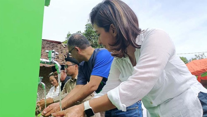 Manulife Bangun Sarana Air Bersih di Pandeglang PT Manulife Aset Manajemen Indonesia dan PT Asuransi Jiwa Manulife Indonesia meresmikan fasilitas sarana air bersih yang telah selesai dibangun di Desa Kadubera, Kecamatan Picung, Kabupaten Pandeglang, Banten Selasa (7/2/2023).