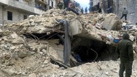Korban tewas akibat gempa yang mengguncang Turki dan Suriah terus bertambah. Kini tercatat lebih dari 3.800 orang tewas dalam kejadian ini. 1.444 orang korban tewas adalah warga Suriah.