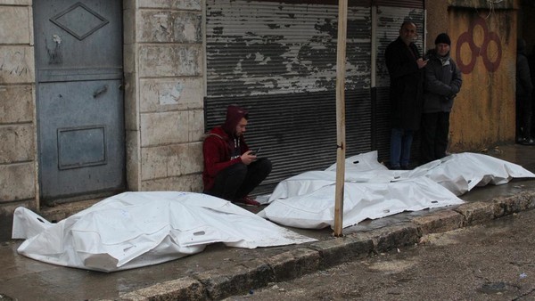 Mayat-mayat Korban Gempa Tergeletak di Jalan Aleppo Suriah