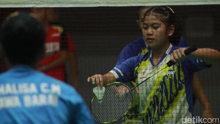 Mellynda Dwi Octavya, pebulutangkis kidal di BNI Sirnas 2023.