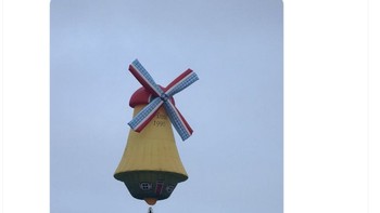 Balon berbentuk kincir angin ini sudah pasti berasal dari Belanda. Foto: Twitter