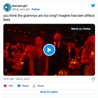 Ada pula yang berkomentar, Kalian pikir durasi Grammy terlalu panjang? Bayangkan rasanya jadi Ben Affleck?  (Foto: Twitter)